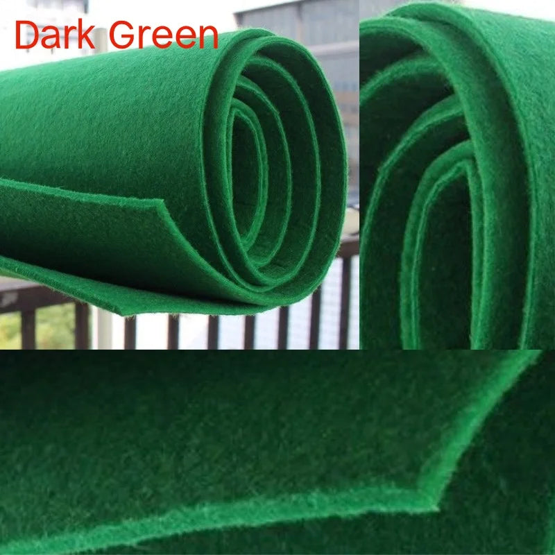 Roll of dark green felt fabric 50x50cm