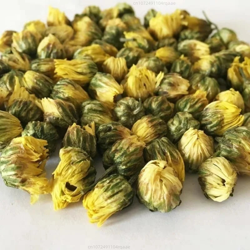 Close up of dried chrysanthemum flowers